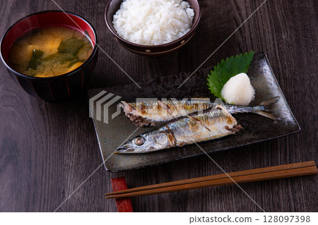 烤鹽秋刀魚套餐 128097398