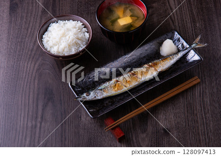 鹽烤秋刀魚 鹽烤秋刀魚 128097413