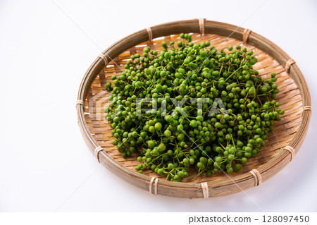 Sansho berries in a colander 128097450