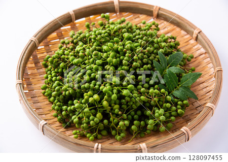 Sansho berries in a colander Sansho berries in a colander 128097455