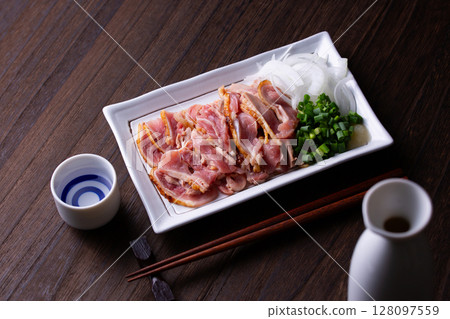 香煎雞肉和清酒 香煎雞肉和清酒 128097559