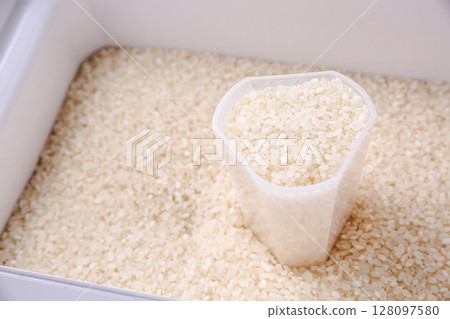 米箱和量杯 128097580