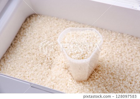 米箱和量杯 128097583