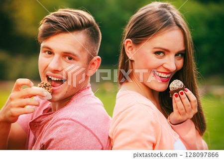 Lovers with muffins outdoor 128097866