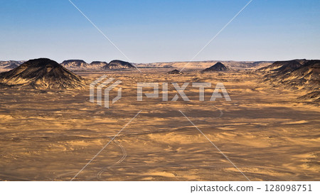 egypt, sahara, sand dunes 128098751