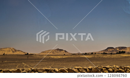 egypt, sahara, sand dunes 128098760