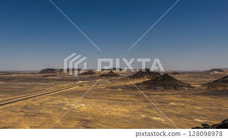 egypt, sahara, sand dunes 128098978