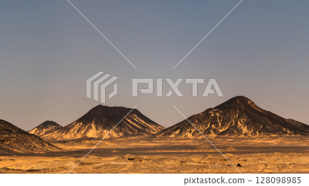 egypt, sand dunes, mountains 128098985
