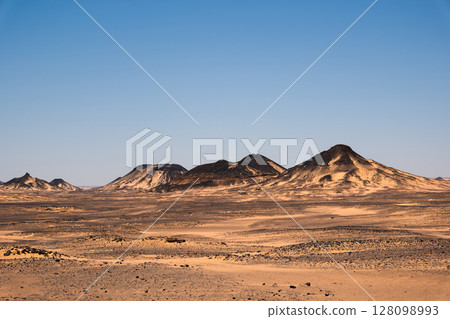 egypt, sahara, sand dunes 128098993