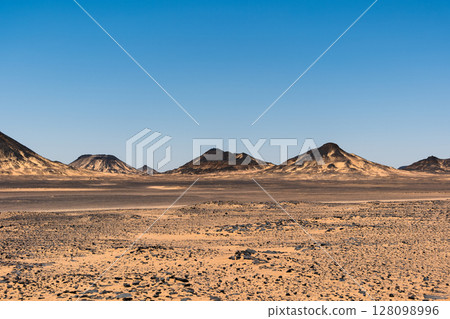 egypt, sahara, sand dunes 128098996
