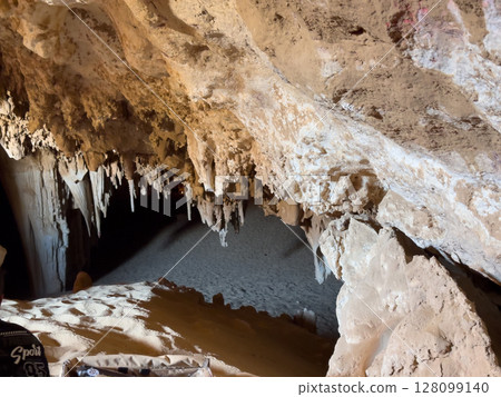 cave, stalactites, limestone 128099140
