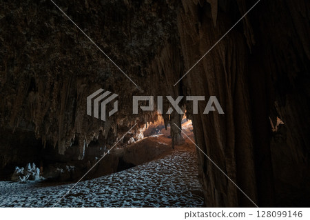 cave, stalagmites, stalactites 128099146