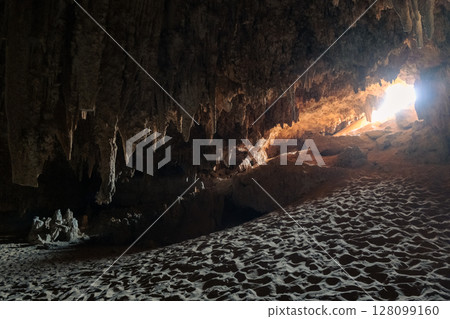 cave, stalactites, limestone 128099160