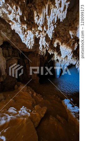 cave, stalactites, limestone 128099173