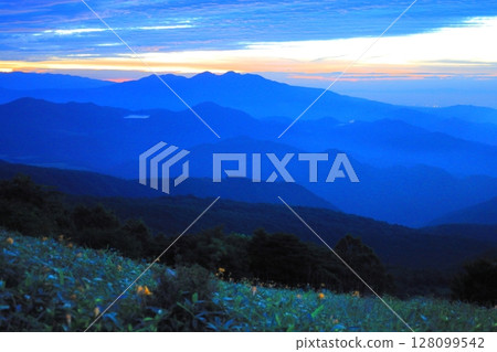 A spectacular view from the top of the Sky Corridor at Kisuge-daira Park in Kirifuri Highlands A spectacular view from the top of the Sky Corridor at Kisuge-daira Park in Kirifuri Highlands 128099542