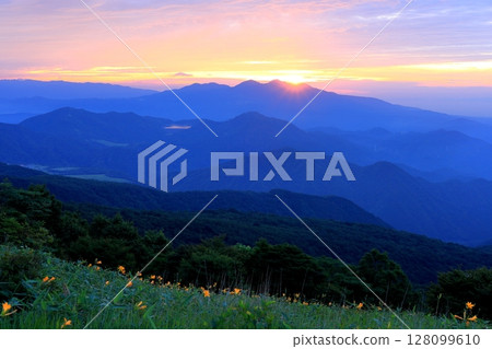 A spectacular view from the top of the Sky Corridor at Kisuge-daira Park in Kirifuri Highlands 128099610