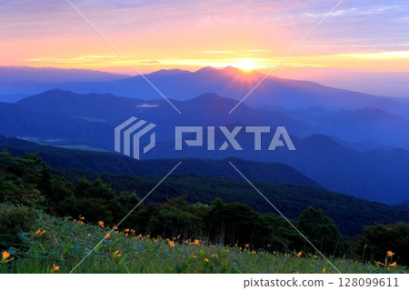 A spectacular view from the top of the Sky Corridor at Kisuge-daira Park in Kirifuri Highlands 128099611