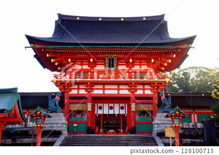 京都府，伏見稻荷大社塔門，京都市伏見區深草藪之內町，2022 年 2 月 128100715