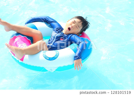Boys playing in the pool Boys playing in the pool 128101519