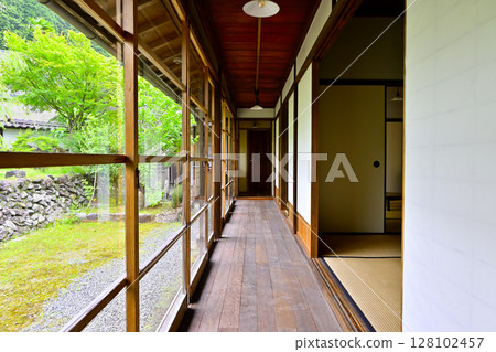 Japanese-style building veranda 128102457