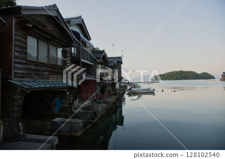 海邊的京都:從伊根浦公園眺望的船屋和青島 2 海邊的京都:從伊根浦公園眺望的船屋和青島 2 128102540