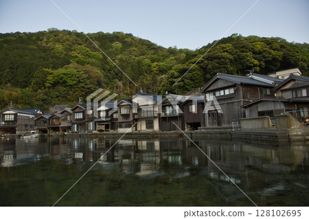 京都海濱：從伊根浦公園眺望的船屋 2 128102695
