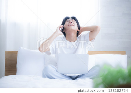 Image of a freelancer, company employee, engineer, etc. who looks at a computer in the morning and deals with problems Image of a freelancer, company employee, engineer, etc. who looks at a computer in the morning and deals with problems 128102734
