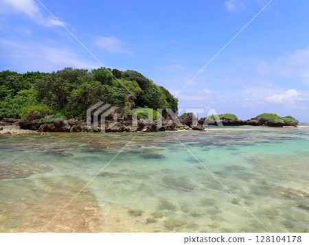 Beach sand beach 128104178