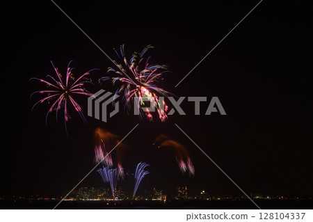 點綴夜空的大花<濱名湖弁天島> 128104337