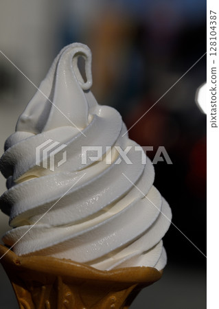 Soft serve ice cream (vanilla) Soft serve ice cream (vanilla) 128104387