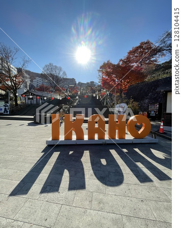 伊香保招牌和陽光 128104415