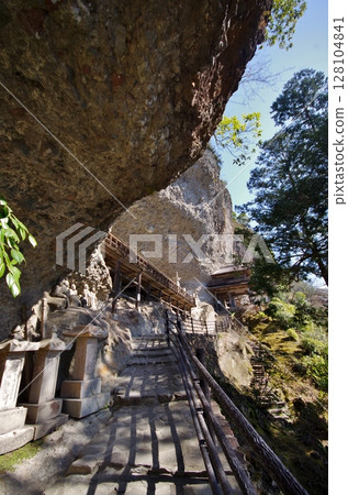Approach to Rakanji Temple: Rakan and the 1000 Jizo statues and the temple gate beyond 128104841
