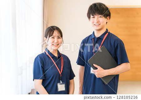 在護理機構和日間服務機構工作的護理經理和職業治療師 在護理機構和日間服務機構工作的護理經理和職業治療師 128105216