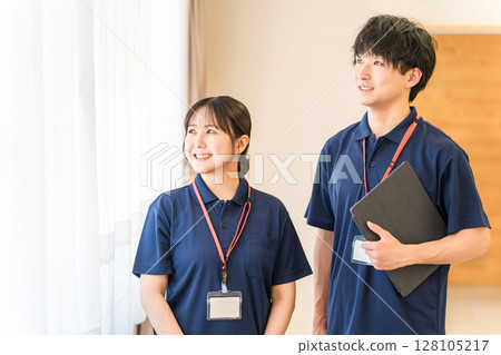 在護理機構和日間服務機構工作的護理經理和職業治療師 在護理機構和日間服務機構工作的護理經理和職業治療師 128105217