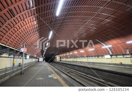Fukuchiyama Line - Takedao Station tunnel platform 128105234