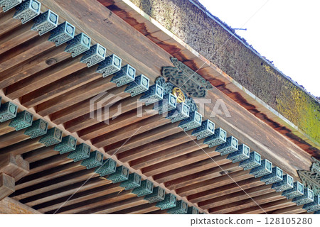 香川縣金刀比羅神社拜殿的柏樹皮屋頂和天花板椽子 香川縣金刀比羅神社拜殿的柏樹皮屋頂和天花板椽子 128105280