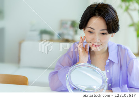 Beauty image of middle-aged women Beauty image of middle-aged women 128105617