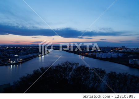 Sunset seen from the Gret Tower Minato (Hachinohe, Aomori Prefecture) 128105993