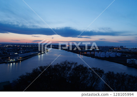 Sunset seen from the Gret Tower Minato (Hachinohe, Aomori Prefecture) Sunset seen from the Gret Tower Minato (Hachinohe, Aomori Prefecture) 128105994