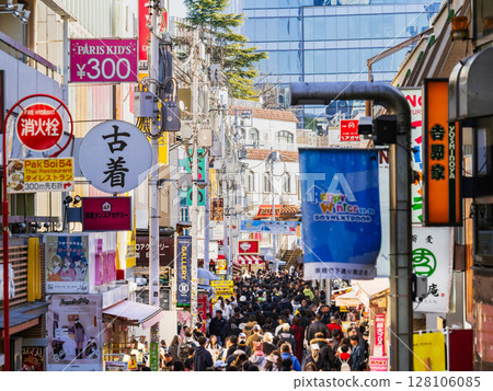 新年第一天的原宿竹下通 *部分區域模糊 128106085
