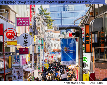 新年第一天的原宿竹下通 *部分區域模糊 128106086