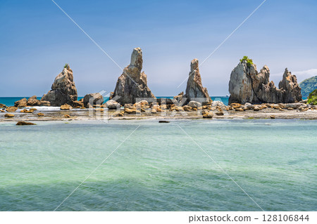 《Wakayama Prefecture》 Hashiguiiwa Rocks / Nanki scenic spots 128106844