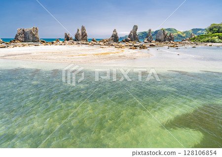《Wakayama Prefecture》 Hashiguiiwa Rocks / Nanki scenic spots 128106854