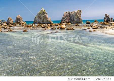 《Wakayama Prefecture》 Hashiguiiwa Rocks / Nanki scenic spots 128106857