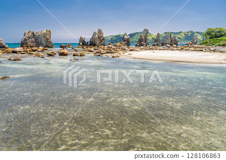 《Wakayama Prefecture》 Hashiguiiwa Rocks / Nanki scenic spots 128106863