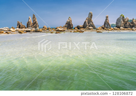 《Wakayama Prefecture》 Hashiguiiwa Rocks / Nanki scenic spots 128106872