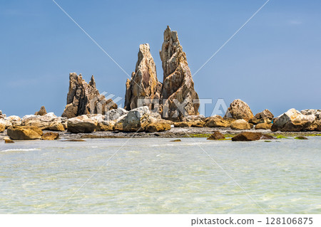 《Wakayama Prefecture》 Hashiguiiwa Rocks / Nanki scenic spots 《Wakayama Prefecture》 Hashiguiiwa Rocks / Nanki scenic spots 128106875