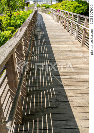 有木棧道的風景 128107606