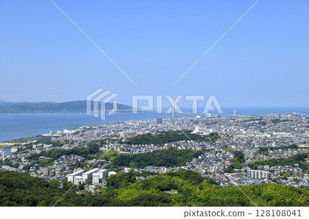 View of the Akashi Kaikyo Bridge and Tarumi from Sumaura Yamagami Amusement Park 128108041