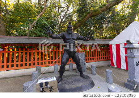 Fukuoka, Japan - Dec 27, 2022 : Beautiful view of the Sumiyoshi shrine with blue sky in Fukuoka, Japan on Dec 27, 2022. 128108086